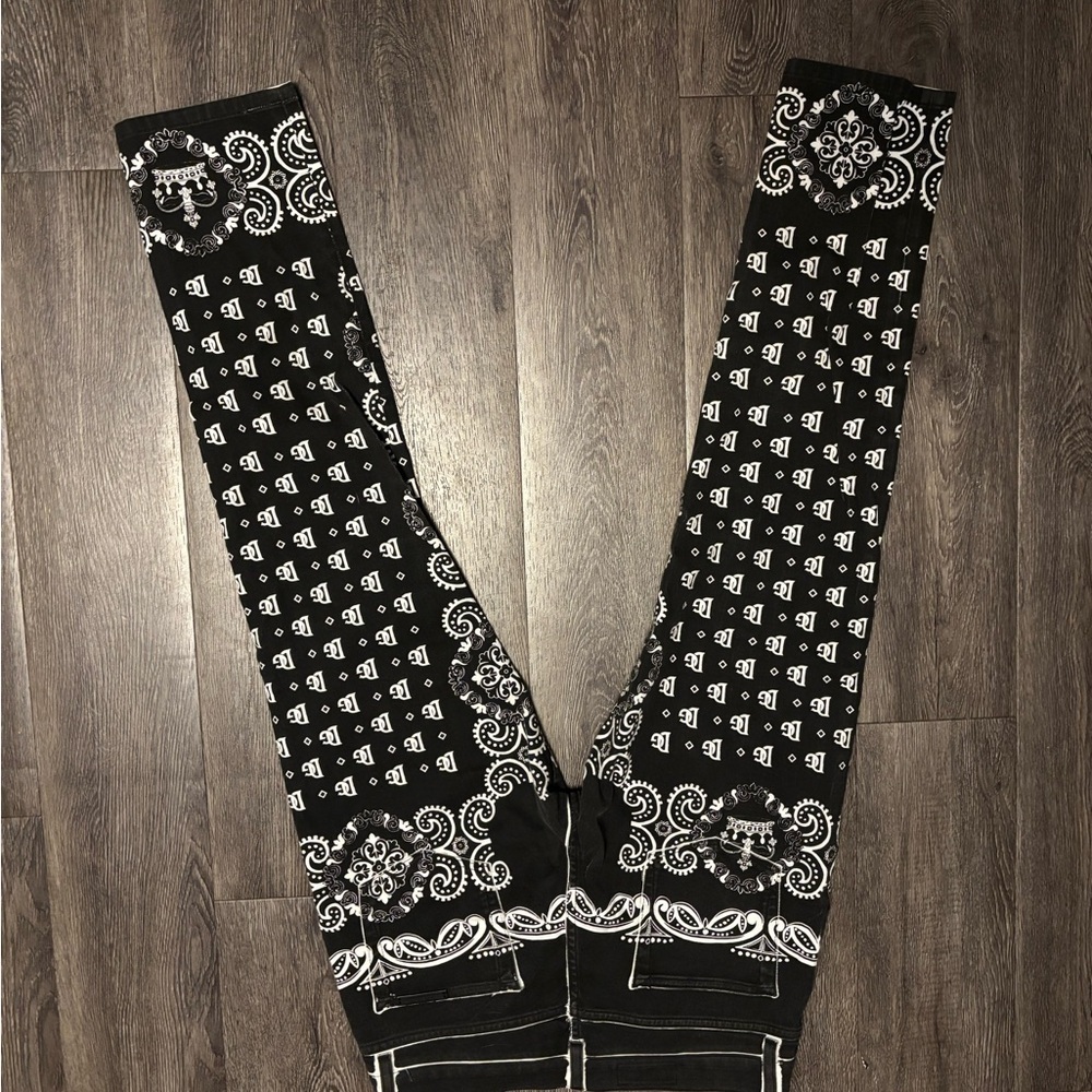 Stylish Black and White Patterned Women Jeans - Picture 7 of 10